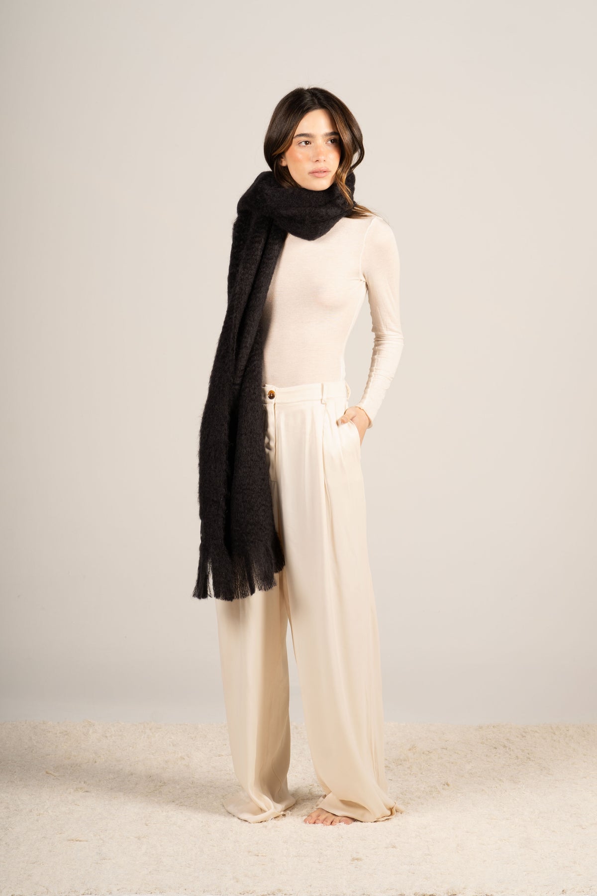 Bufanda de mohair negro brillante